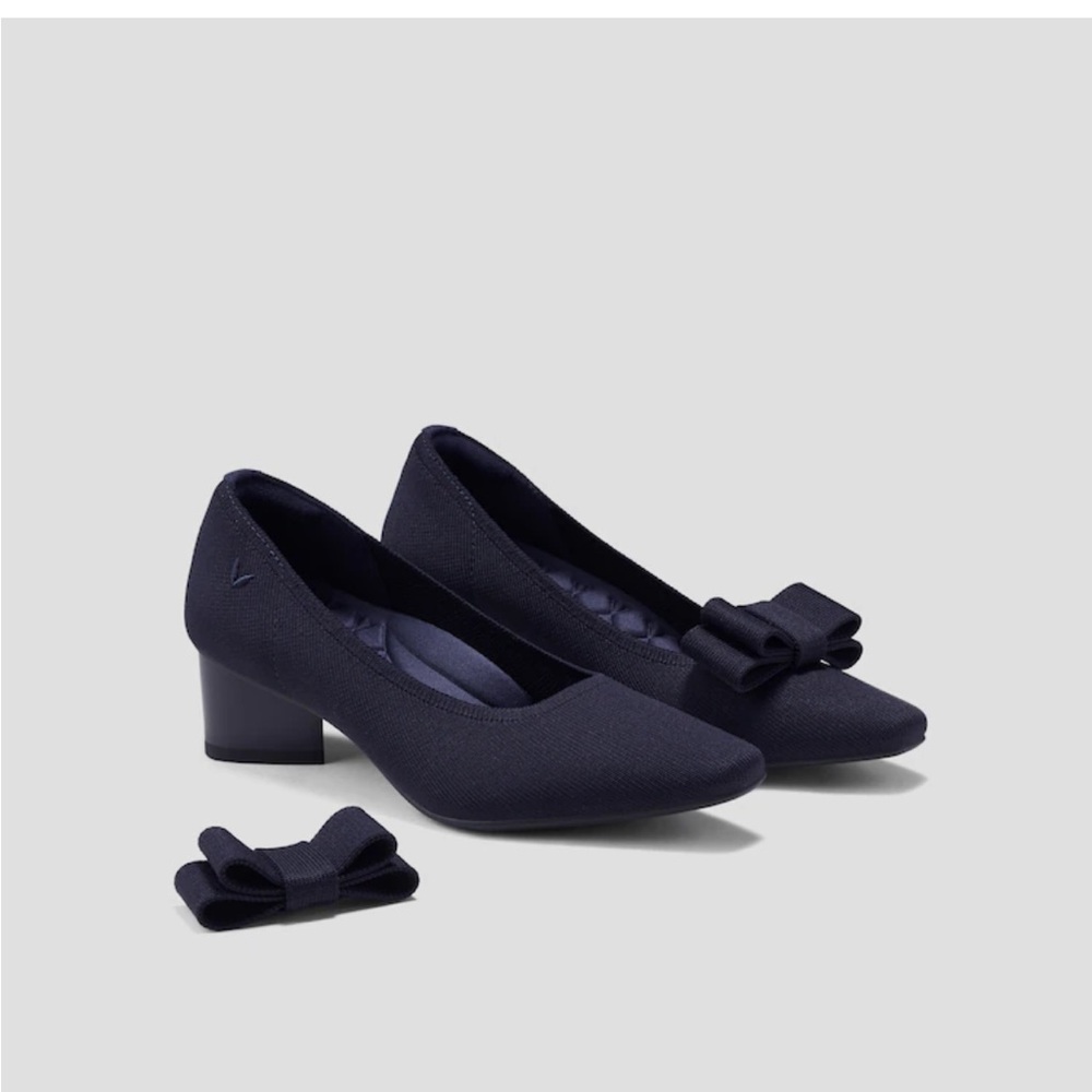 Vivaia 36 navy square-toe chunky heels with removable bow